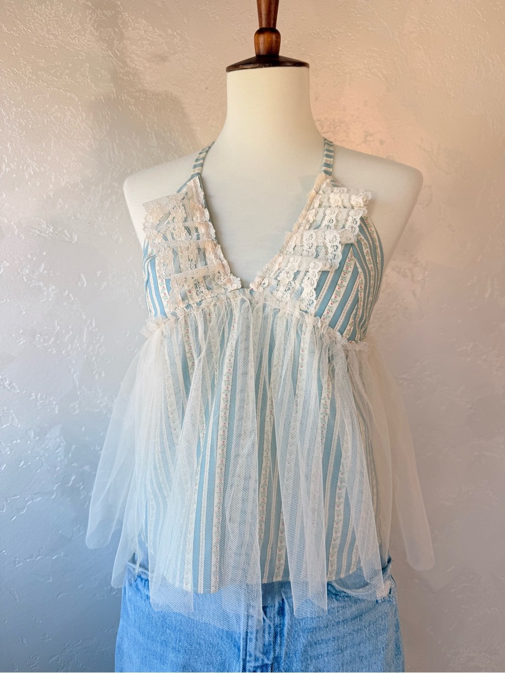 ONE-OF-A-KIND HANDMADE VINTAGE-FABRIC HALTER TOP 🩵 XS